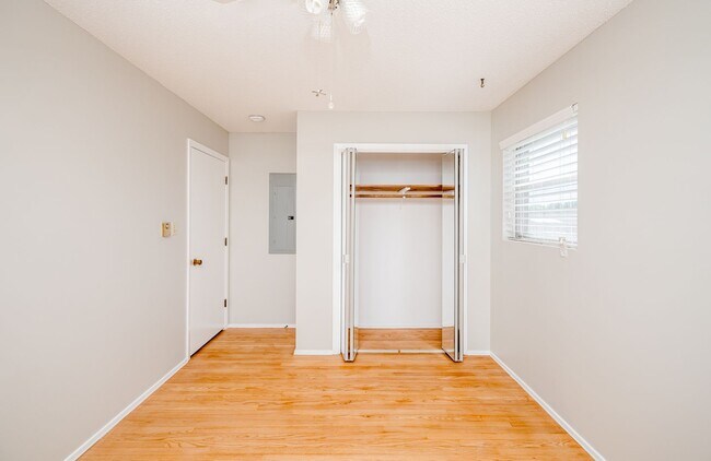 Building Photo - 240 Maywood Dr