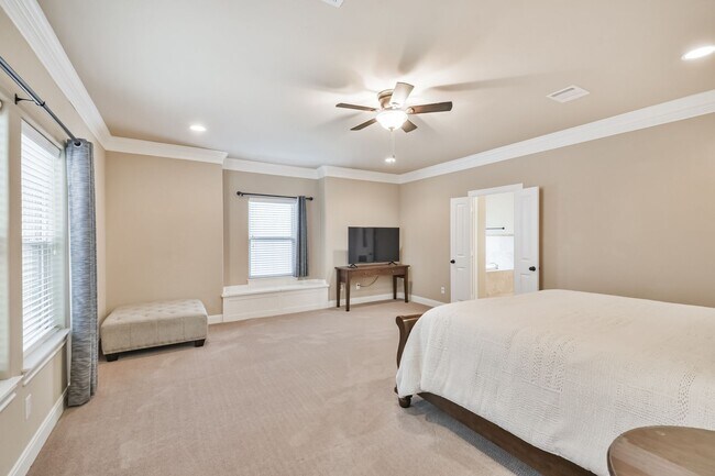 Building Photo - For Lease | 3 Bed, 2 Bath | 2,442 Sq Ft | ...