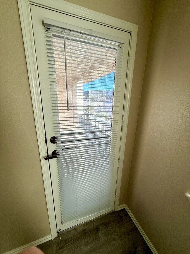 Building Photo - Beautiful Furnished 2 Bed / 2 Bath Condo in Laguna Nueva – Colorado River Living! 1-3 Month Term