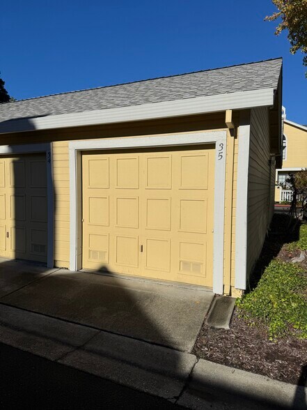 Building Photo - 206 Devonwood