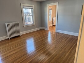 Building Photo - 208 Summer St