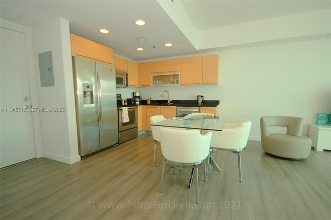 Building Photo - 950 Brickell Bay Dr