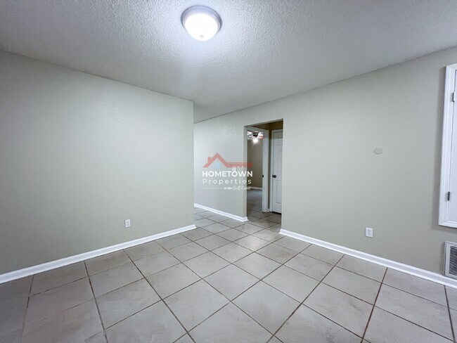 Building Photo - 1106 Fretz St