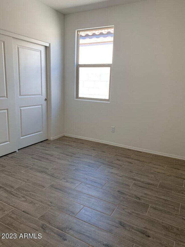 Building Photo - 2340 W Sunland Ave