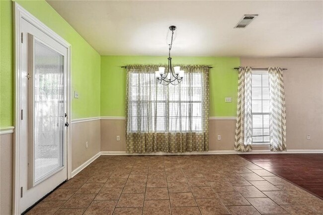 Building Photo - 4291 Poplar Dr