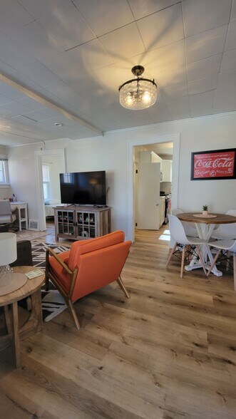 Building Photo - 922 6th St