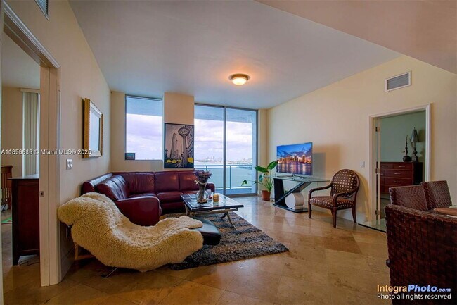 Building Photo - 7901 Hispanola Ave