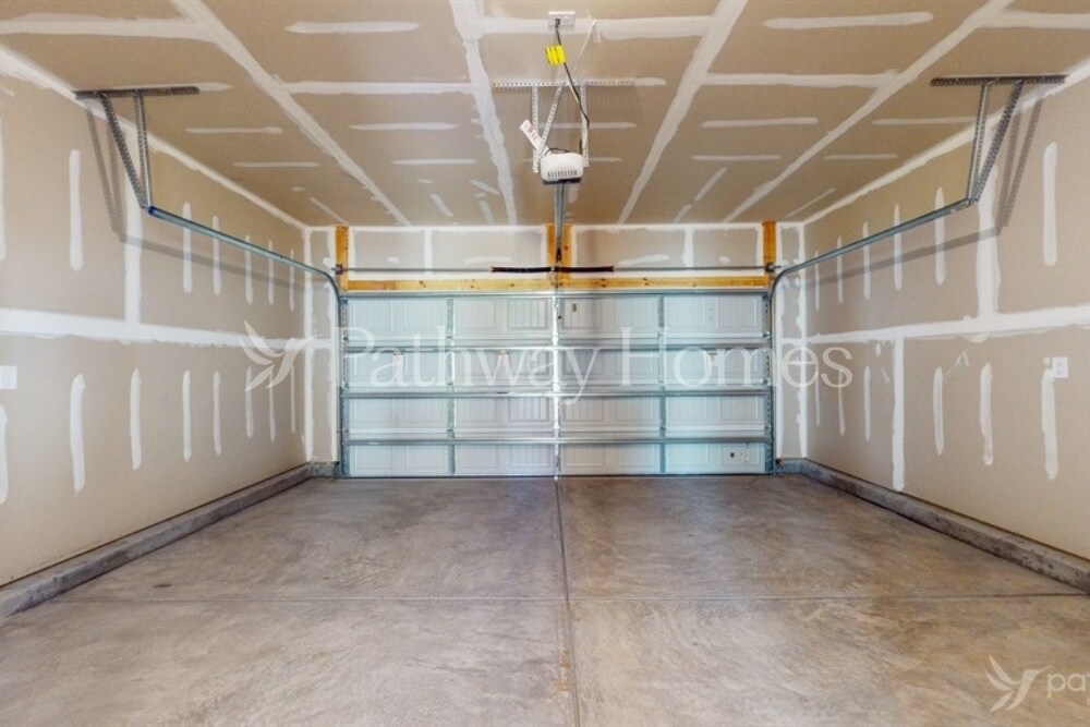 Building Photo - 335 Kennerly Center Dr