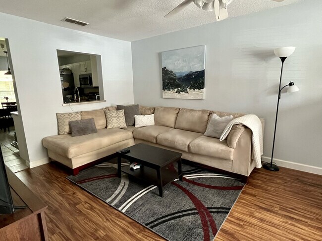 Building Photo - 2636 SW 35th Pl