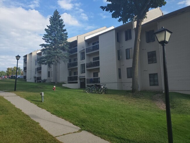 Building Photo - 37 S Williams St