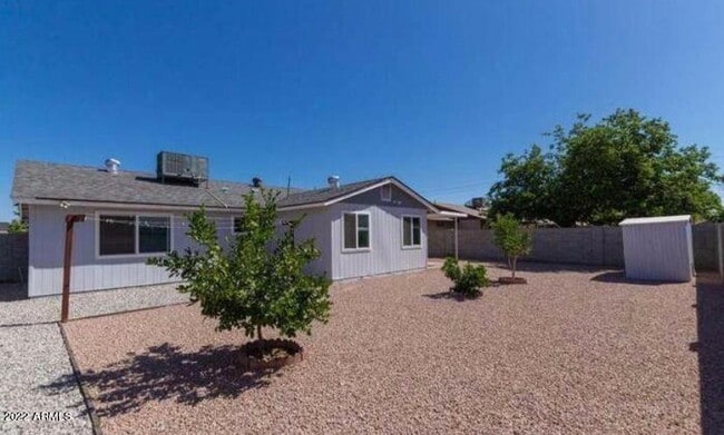 Building Photo - Renovated Glendale Beauty