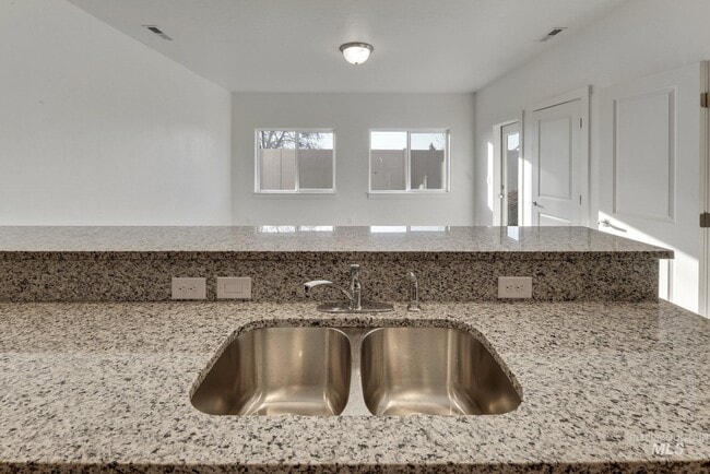 Building Photo - 5738 Cherry Ln