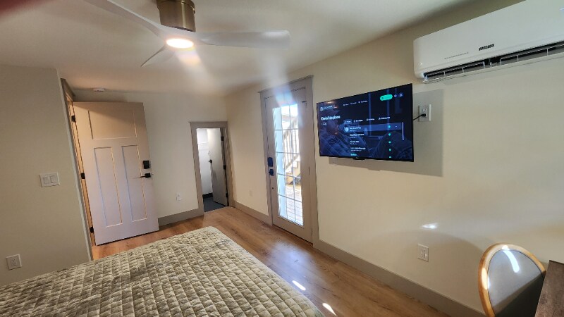 Building Photo - 1704 S Forest Dr