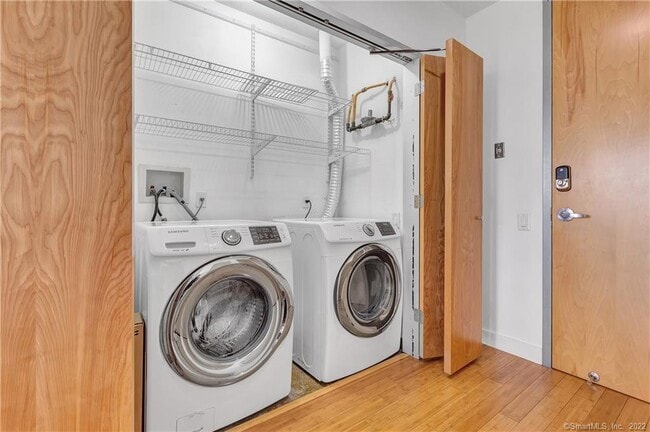 Building Photo - 33 N Water St