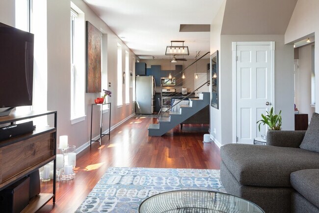 Building Photo - 1530 N Throop St