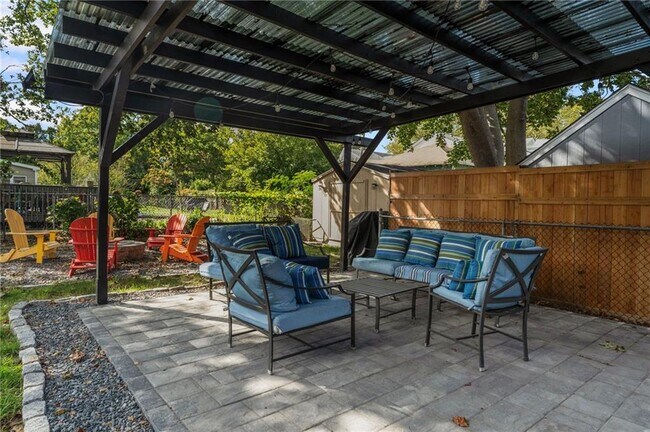 Building Photo - 183 Wood St