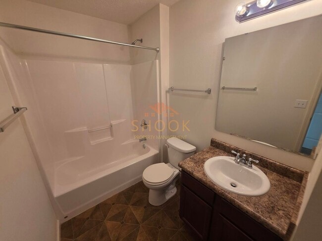 Building Photo - LINDBERGE VILLAGE COZY 3BR/2BA