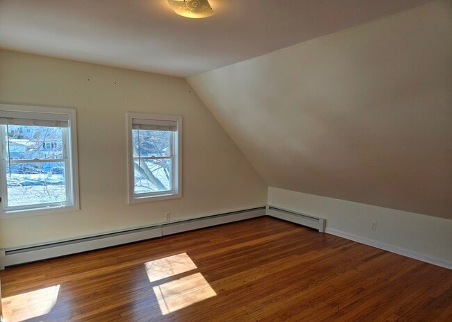 Building Photo - 674 Main St