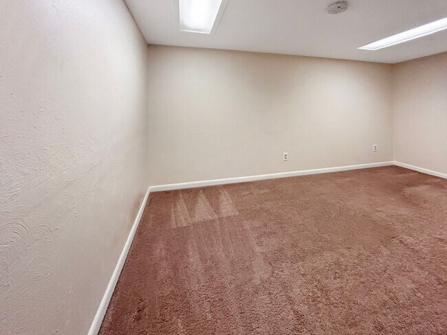 Building Photo - $0 DEPOSIT OPTION! UNIVERSITY PARK/DU, BEAUTIFUL RANCH HOME, 3 CAR GARAGE, HARDWOOD FLOORS, SOLAR...