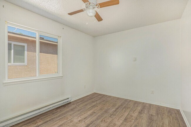 Building Photo - Duplex in Pueblo West!