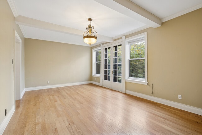 Building Photo - 2315 N Commonwealth Ave