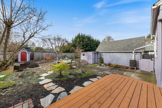 Building Photo - 3 Bedroom, 2.5 Bathroom Home with Exquisite Design