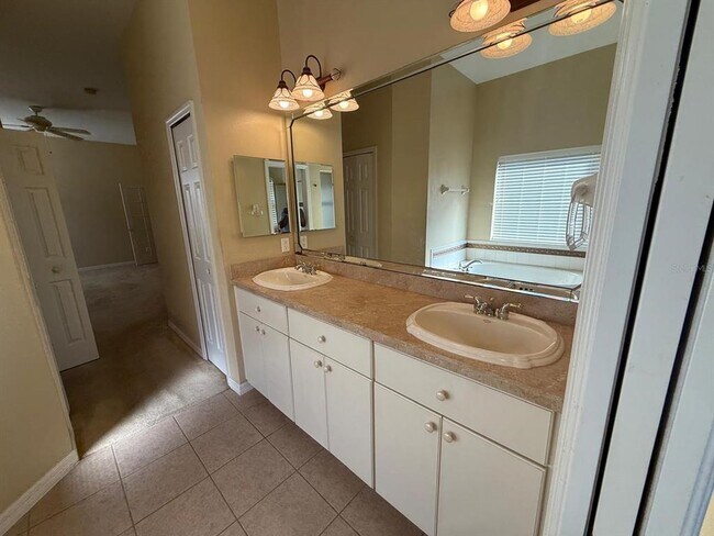 Building Photo - 5111 Ironsides Ct