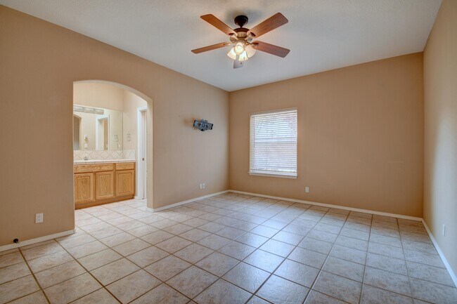 Building Photo - 5809 Vulcan Vista Dr NE