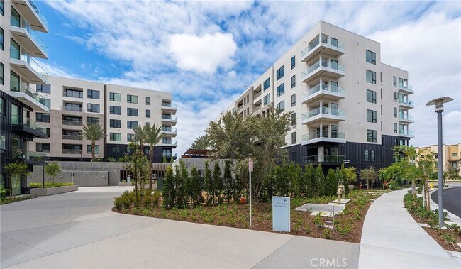 Building Photo - 3211 Rivington