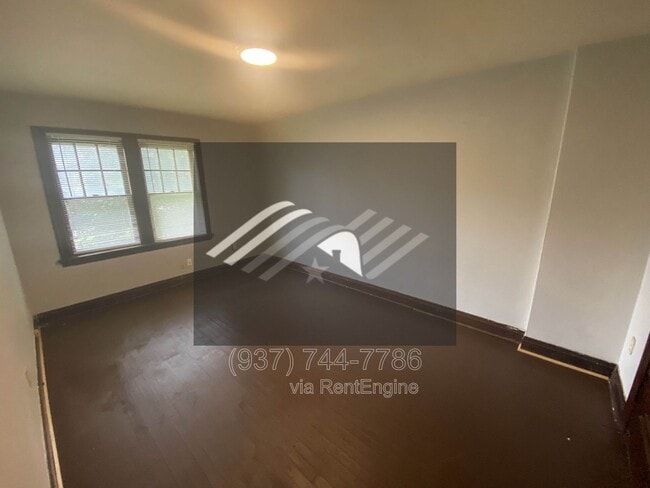 Building Photo - 500 W Parkwood Dr