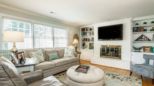 Building Photo - 1213 Glen Eden Dr