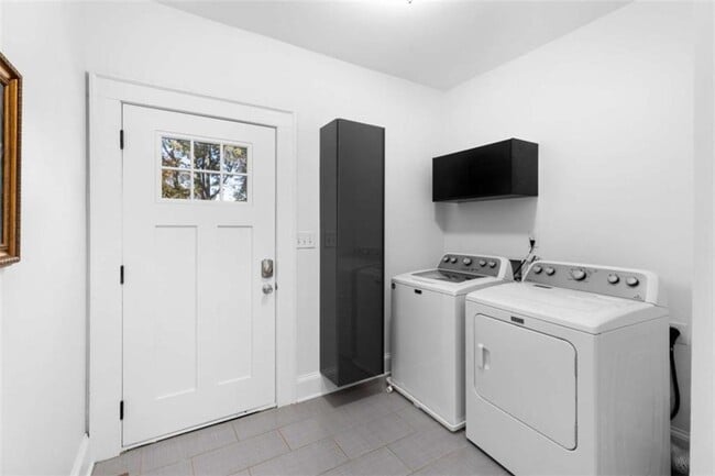 Building Photo - 987 Alloway Pl SE