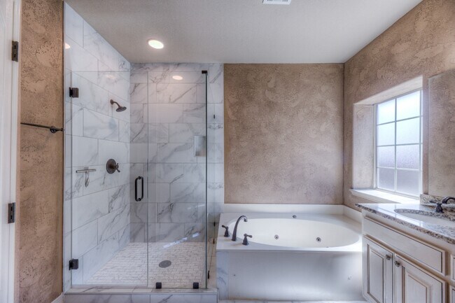 Building Photo - 1317 W Dover St