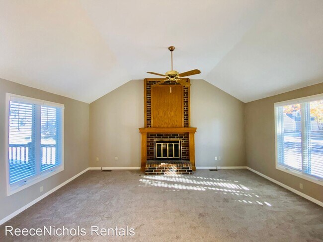 Building Photo - 3 br, 3.5 bath House - 10802 W. 116th Terrace