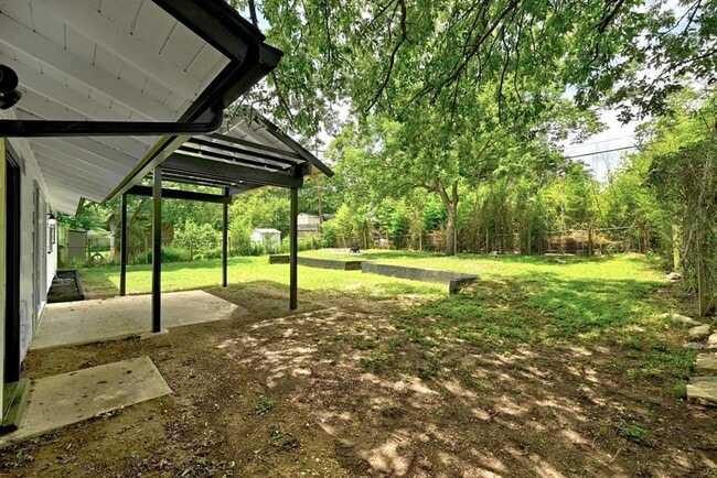 Building Photo - 8520 Bradford Dr