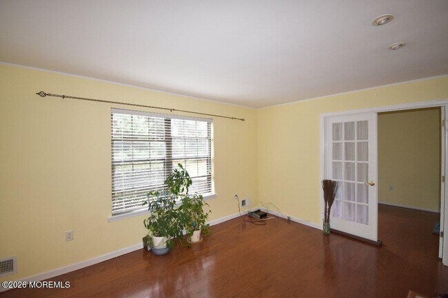 Building Photo - 1304 Wellington Pl