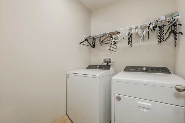 Building Photo - 5548 Summer Sunset Dr