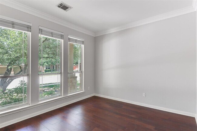 Building Photo - 600 S Frontier Ln