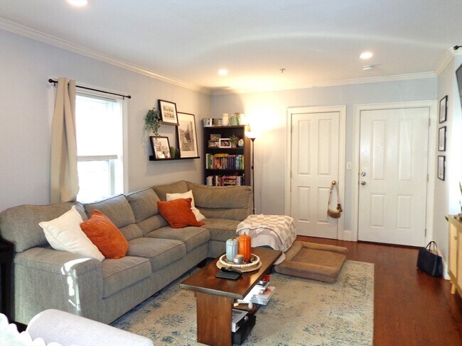 Building Photo - 17 Robbins St