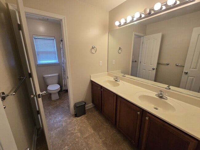 Building Photo - 2009 Breck Ave