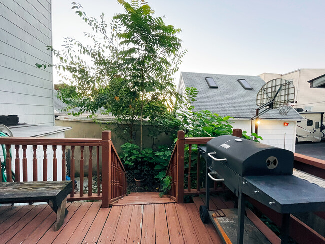 Free grill on private deck! - 1302 50th St