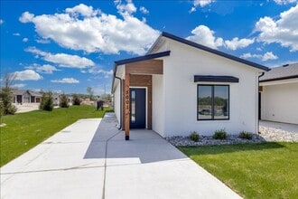 Building Photo - Beautiful Three Bedroom, Two Bathroom