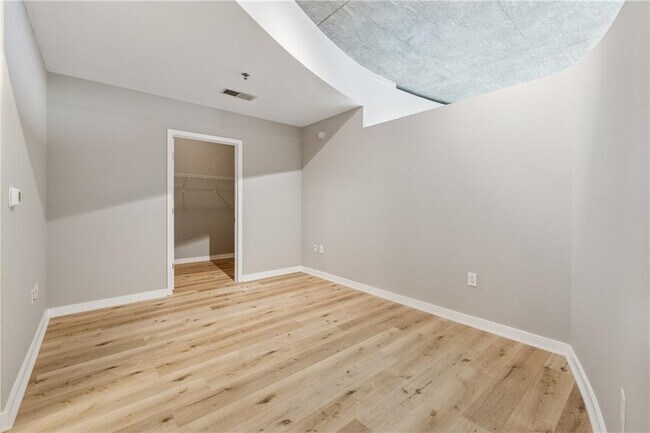Building Photo - 3324 Peachtree Rd