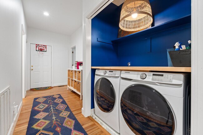 Building Photo - Beautiful Home in the Desirable Bel Arbor Community!