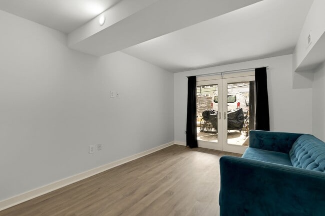 Building Photo - Bright and Spacious Terrace Level 2br in Mt. Pleasant!