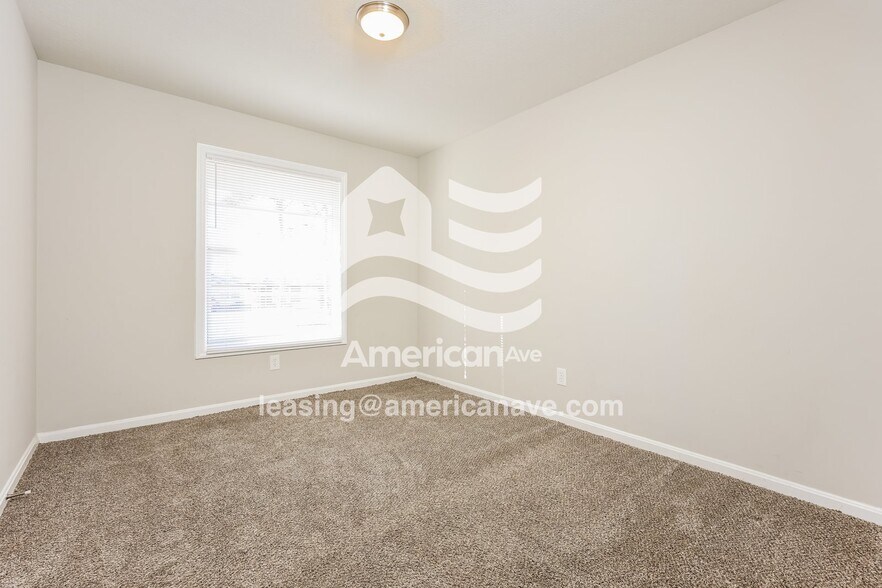 Building Photo - 5905 Luna Dr