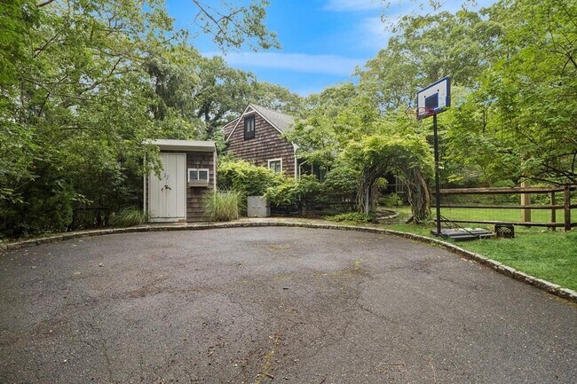 Primary Photo - 37 Glenview Dr