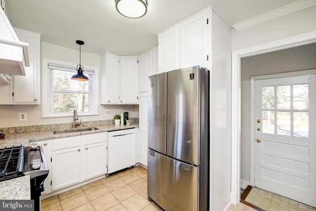 Building Photo - 2900 Linden Ln