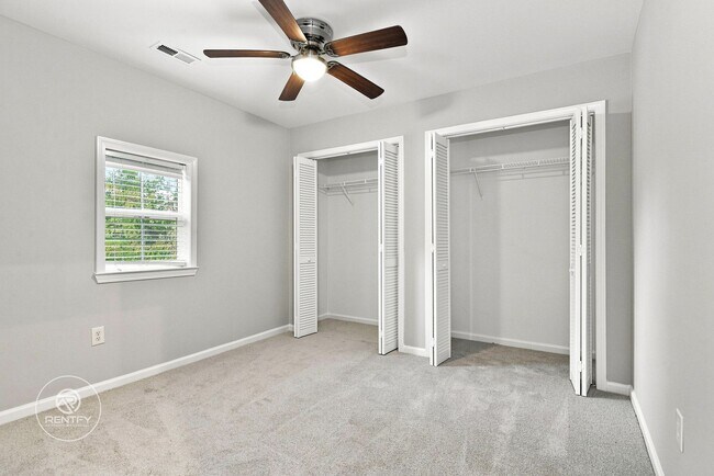Building Photo - 7088 Wateredge Dr