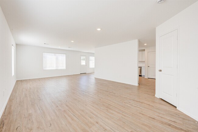Building Photo - 17827 Pemswood Dr